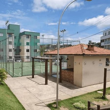 Condominio Encantador Com Estacionamento Vespasiano Exterior foto